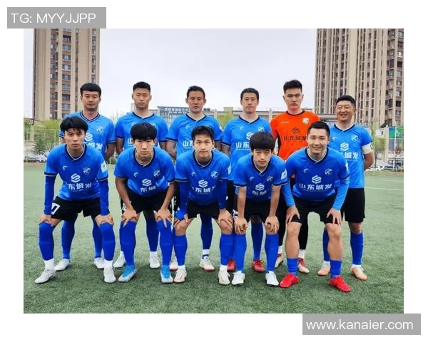 青岛足球明星的辉煌历程与对家乡的深情回馈